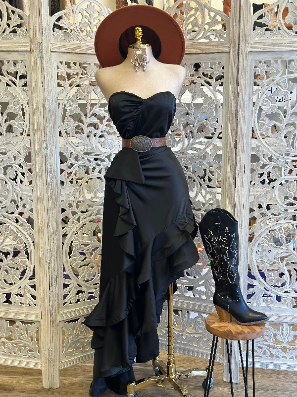 Ball Gown Women Dress with a Full Skirt for a Princess - like LookBlack Heartlined High Low Dress- Not Stretchy, No Estira viene reducido Ball Gown Women Dress with a Full Skirt for a Princess - like LookBlack Heartlined High Low Dress- Not Stretchy, No Estira viene reducido